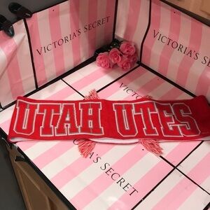VS Victoria’s Secret PINK Collegiate Scarf